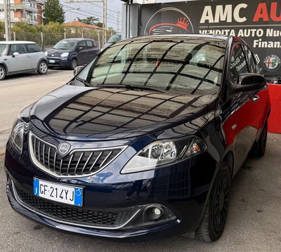 Lancia Ypsilon 1.0 FireFly 5 porte S&S Hybrid Ecochic Silver usata