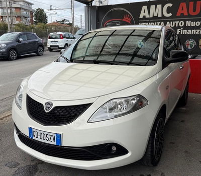 Lancia Ypsilon 1.0 FireFly 5 porte S&S Hybrid Ecochic Gold usata