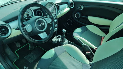 MINI Mini 1.6 16V Cooper (6)