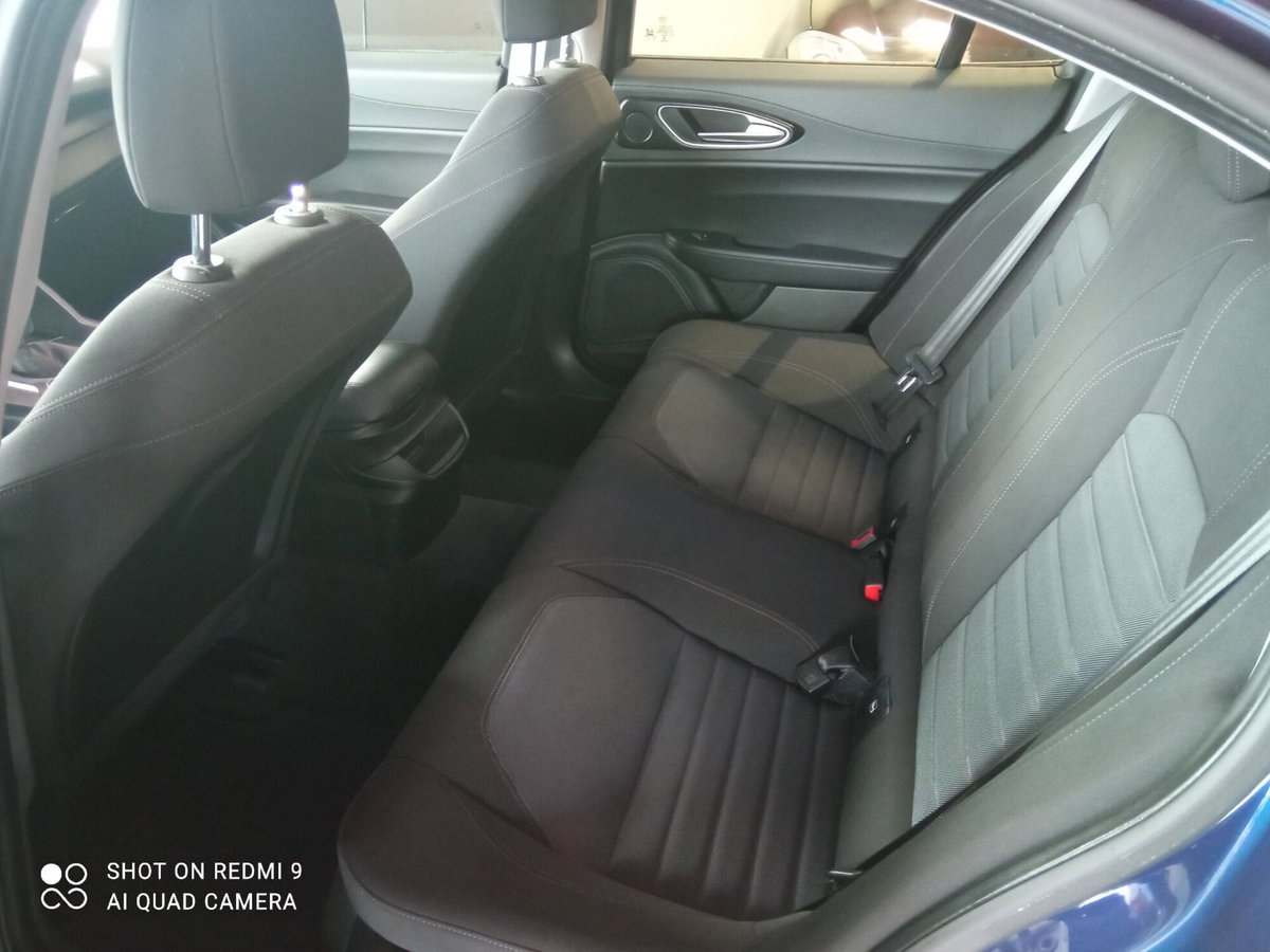 Alfa Romeo Giulia 2.2 Turbodiesel 150 CV Tech Edition (12)