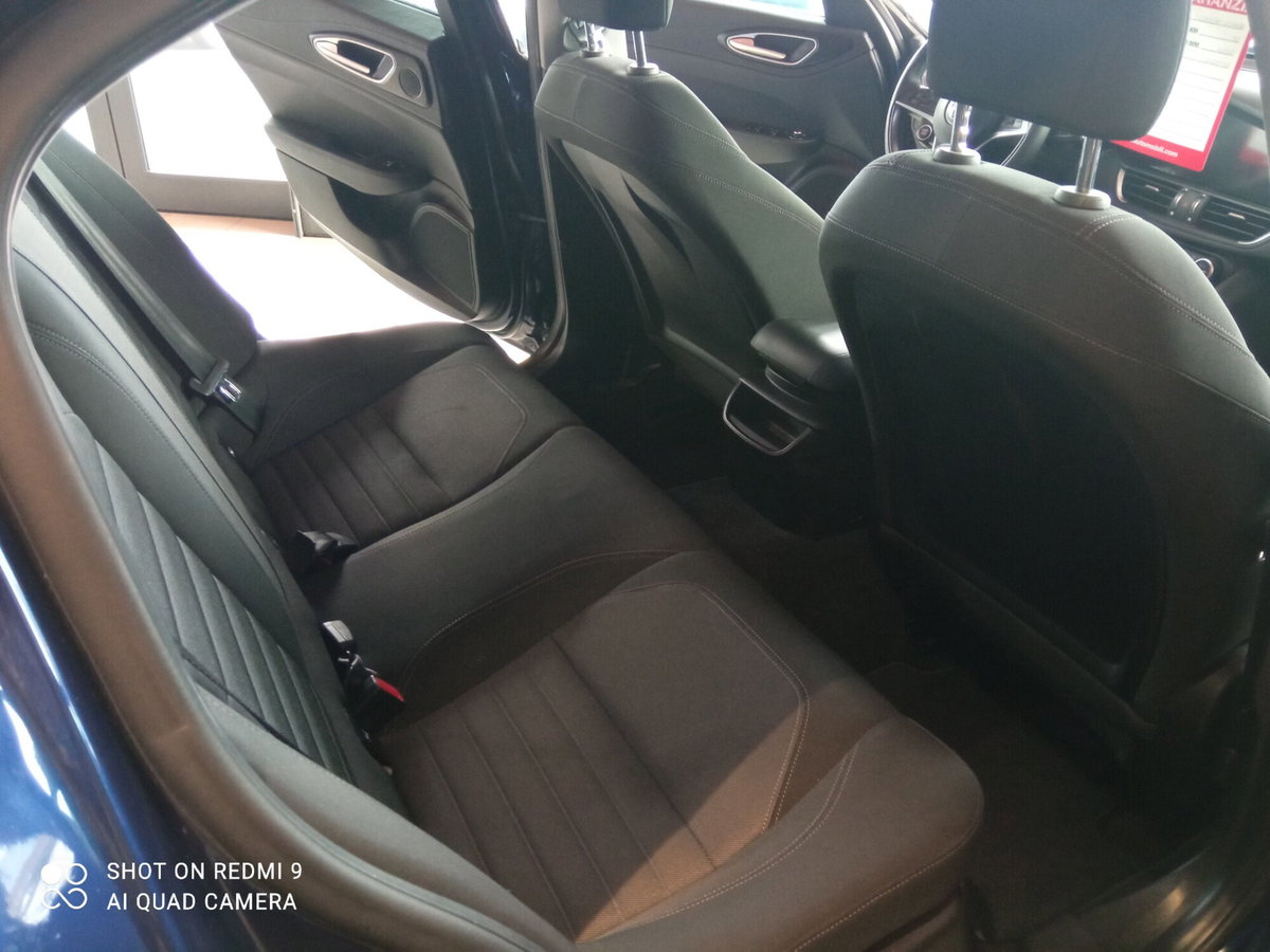 Alfa Romeo Giulia 2.2 Turbodiesel 150 CV Tech Edition (15)