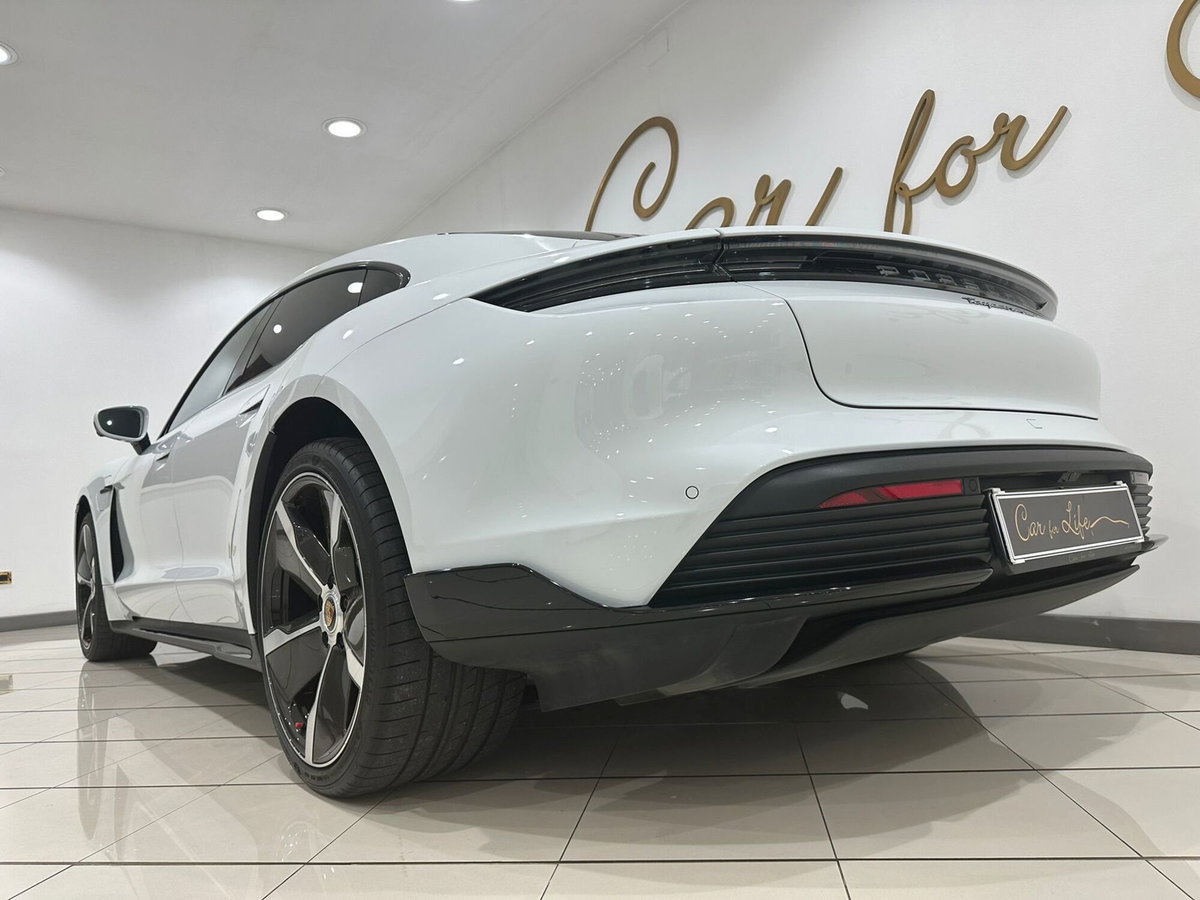Porsche Taycan 4S Performance (12)
