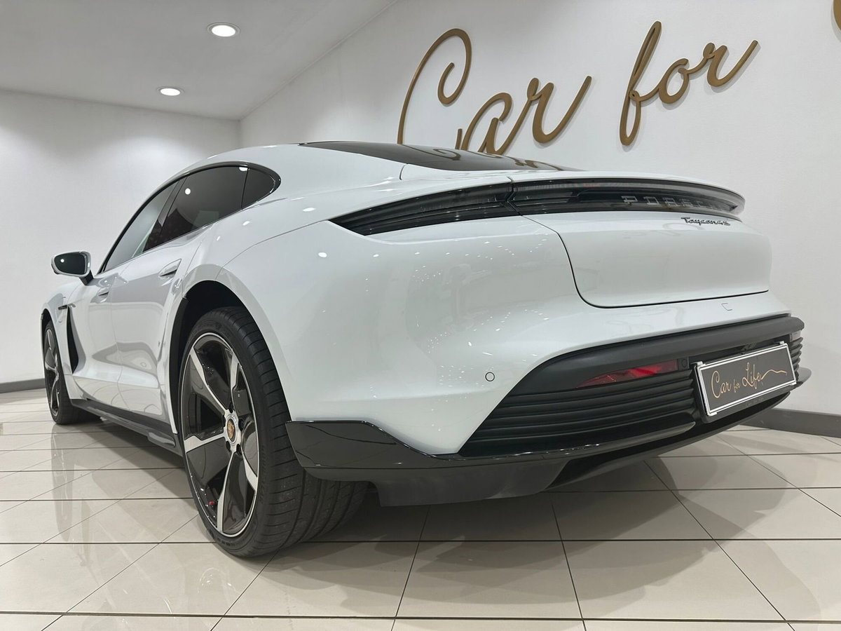 Porsche Taycan 4S Performance (13)