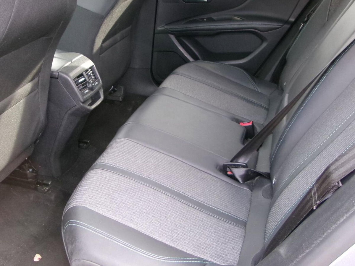 Peugeot 3008 BlueHDi 130 S&S Allure (9)