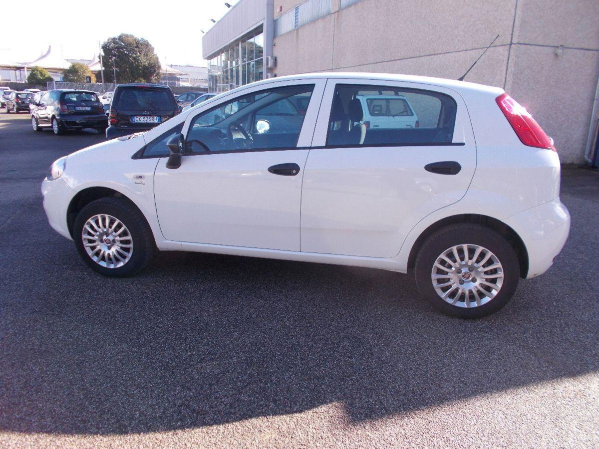 Fiat Punto 1.4 8V 5 porte Natural Power Street (2)
