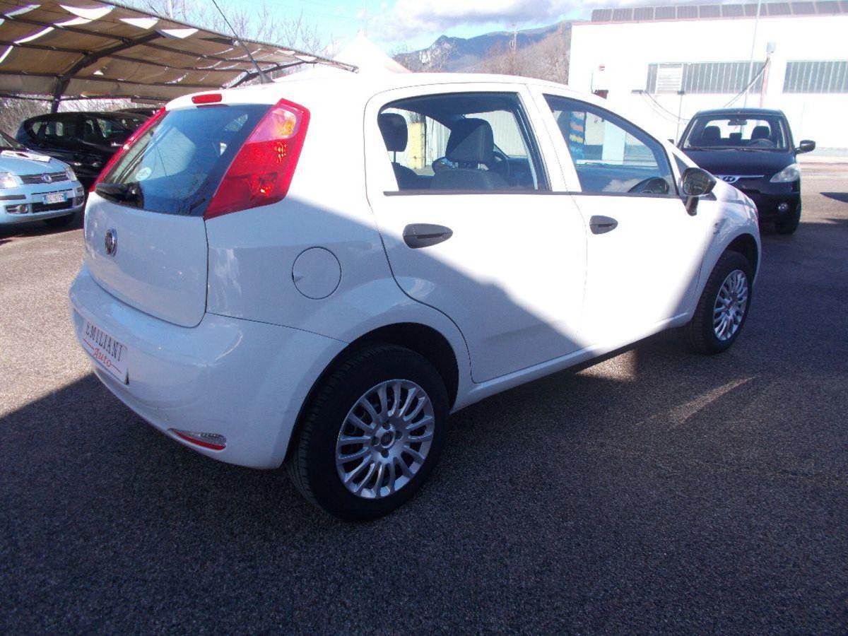 Fiat Punto 1.4 8V 5 porte Natural Power Street (3)