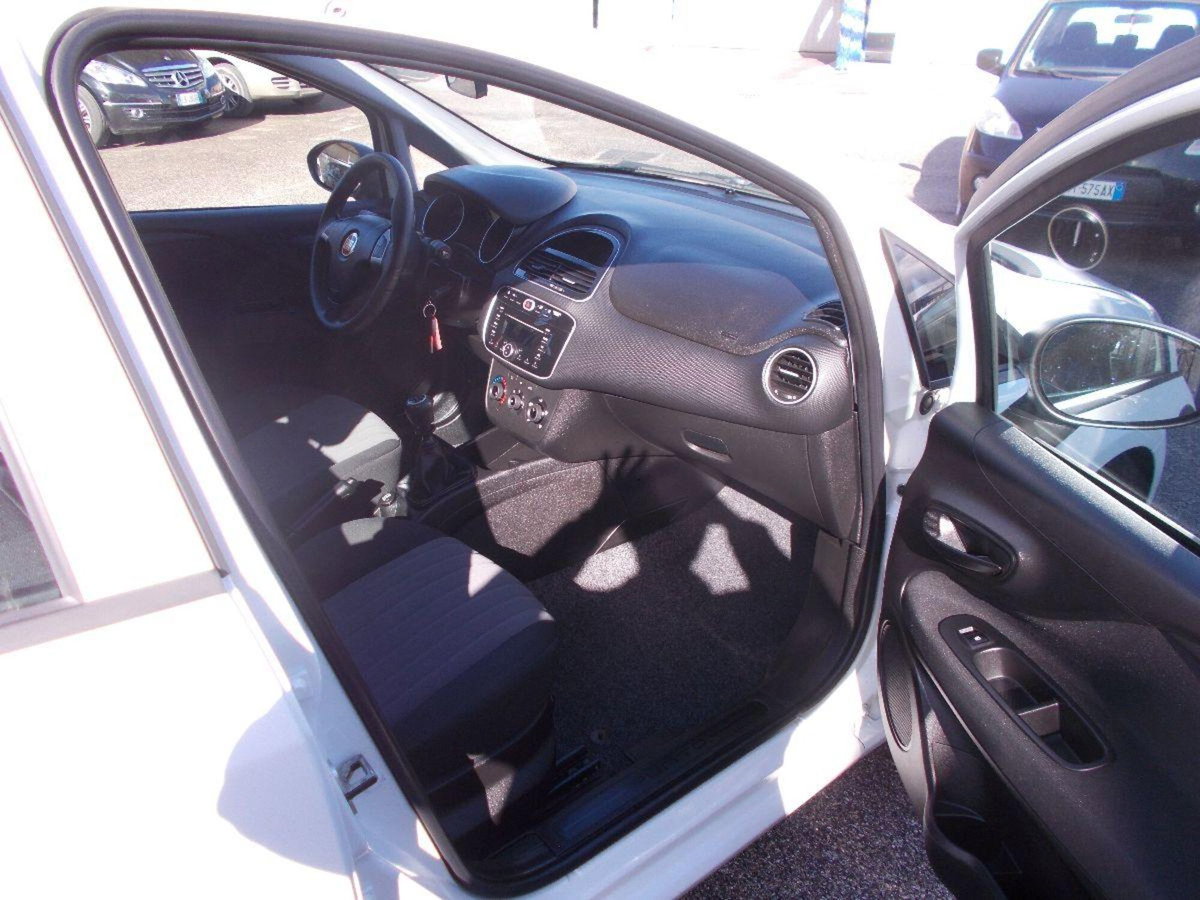 Fiat Punto 1.4 8V 5 porte Natural Power Street (4)