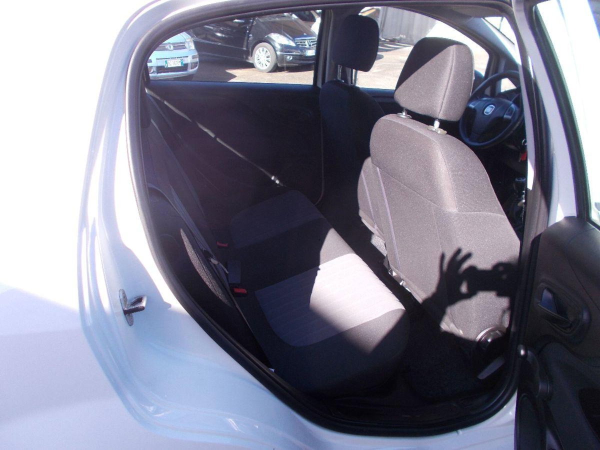 Fiat Punto 1.4 8V 5 porte Natural Power Street (5)