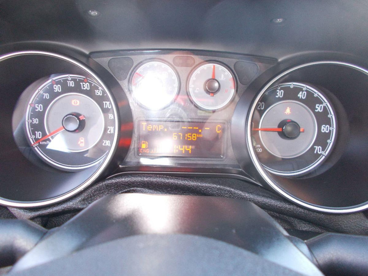 Fiat Punto 1.4 8V 5 porte Natural Power Street (9)
