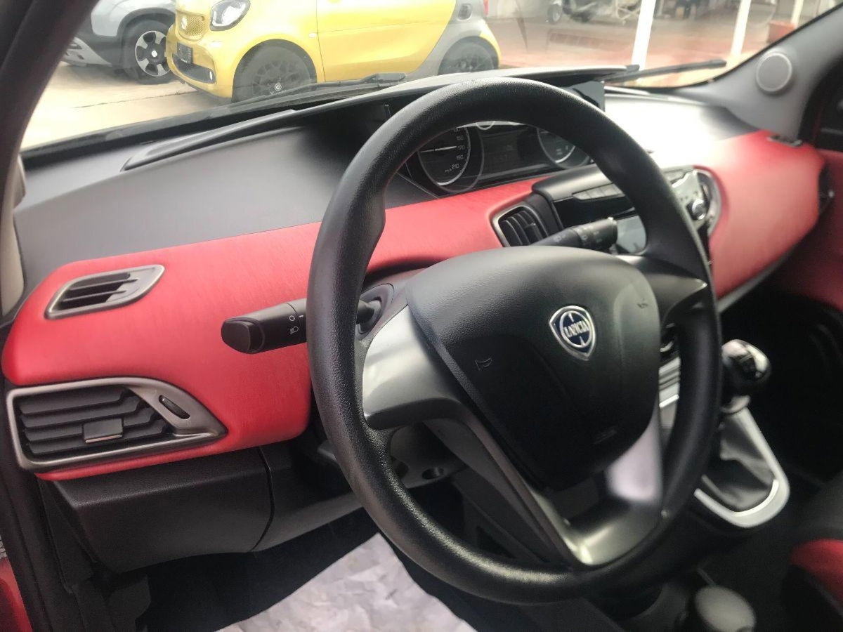 Lancia Ypsilon 1.2 69 CV 5 porte Platinum (11)