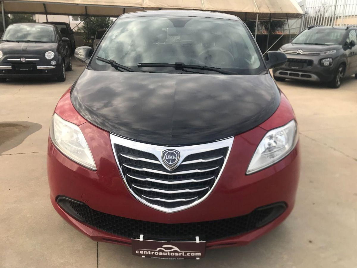 Lancia Ypsilon 1.2 69 CV 5 porte Platinum (2)