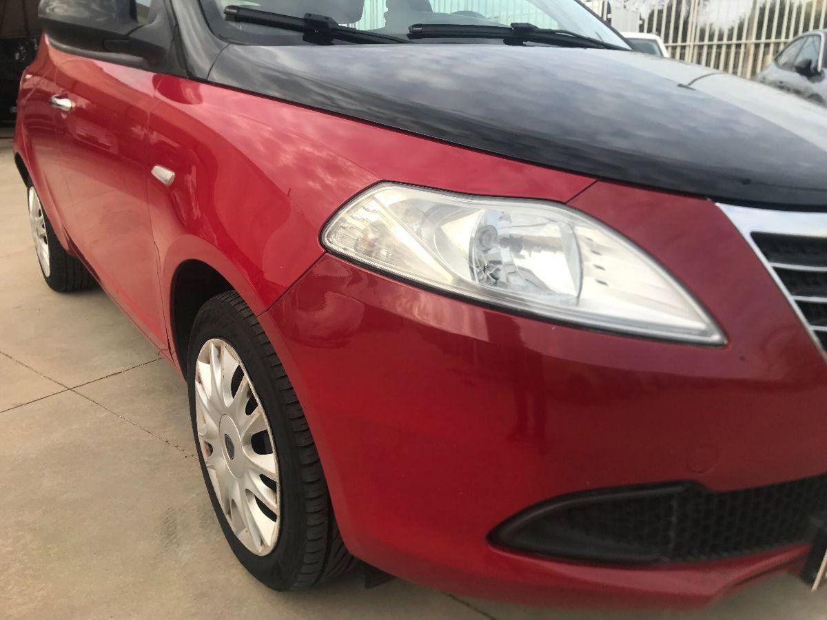 Lancia Ypsilon 1.2 69 CV 5 porte Platinum (4)