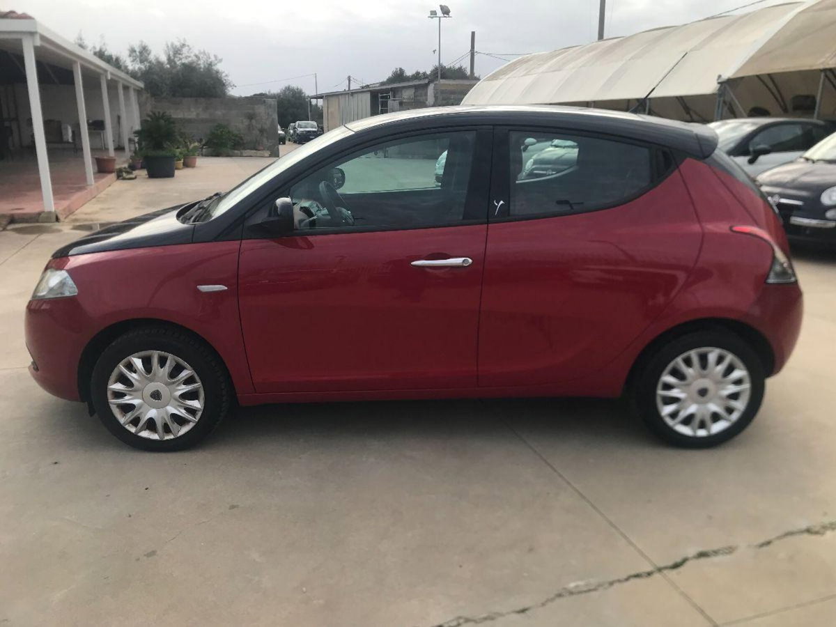 Lancia Ypsilon 1.2 69 CV 5 porte Platinum (6)