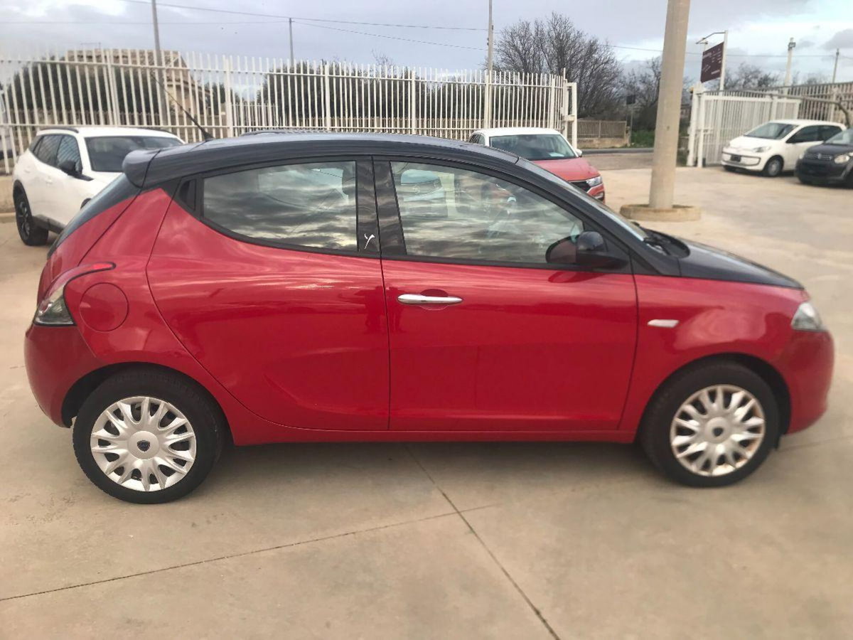 Lancia Ypsilon 1.2 69 CV 5 porte Platinum (7)