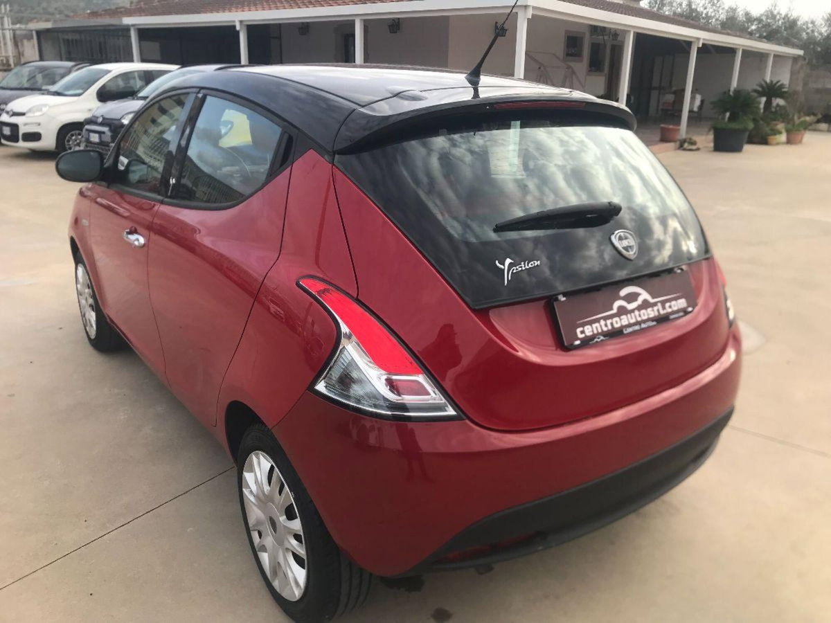 Lancia Ypsilon 1.2 69 CV 5 porte Platinum (9)