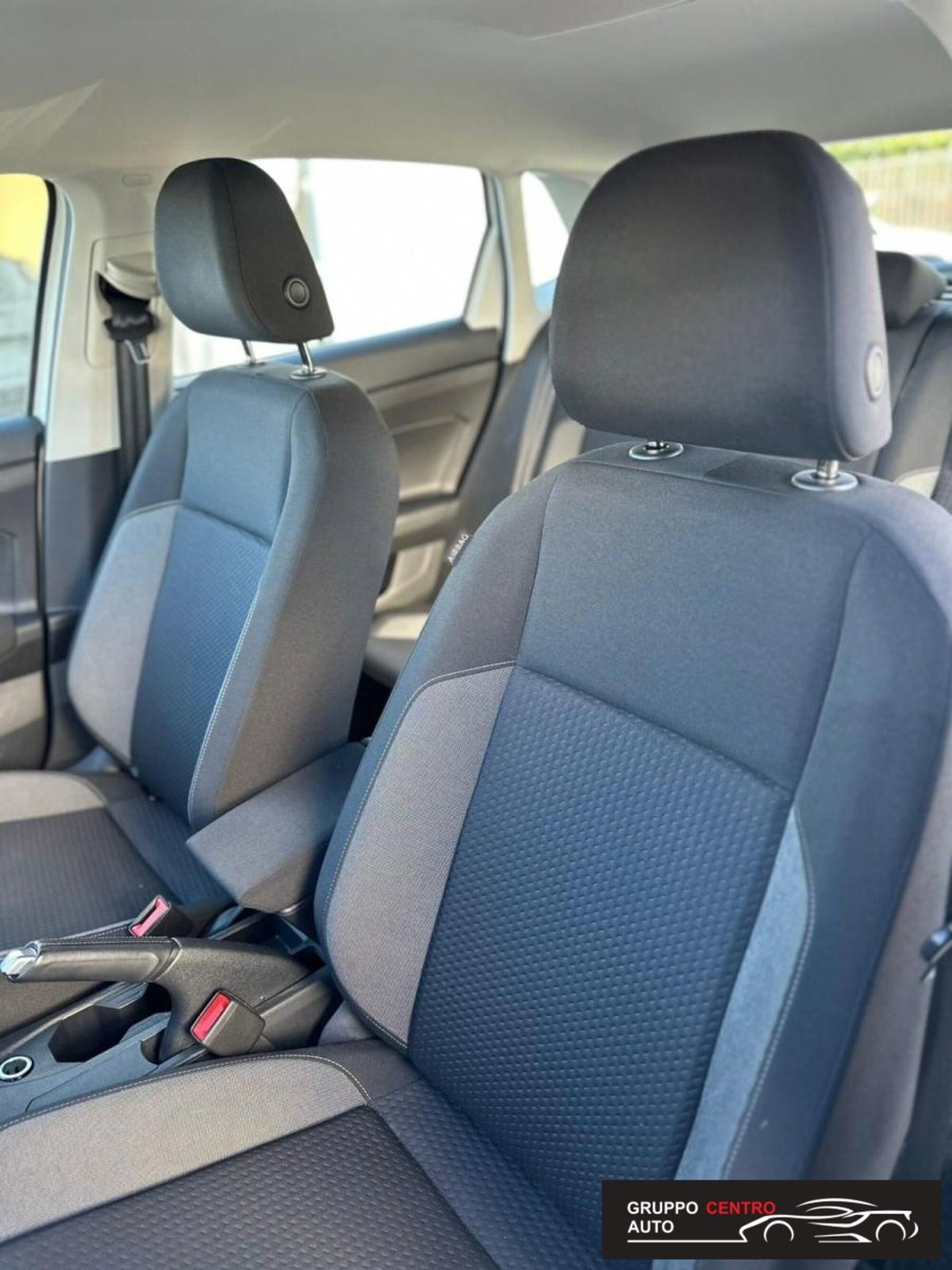 Volkswagen Polo 1.0 tsi Life 95cv (12)