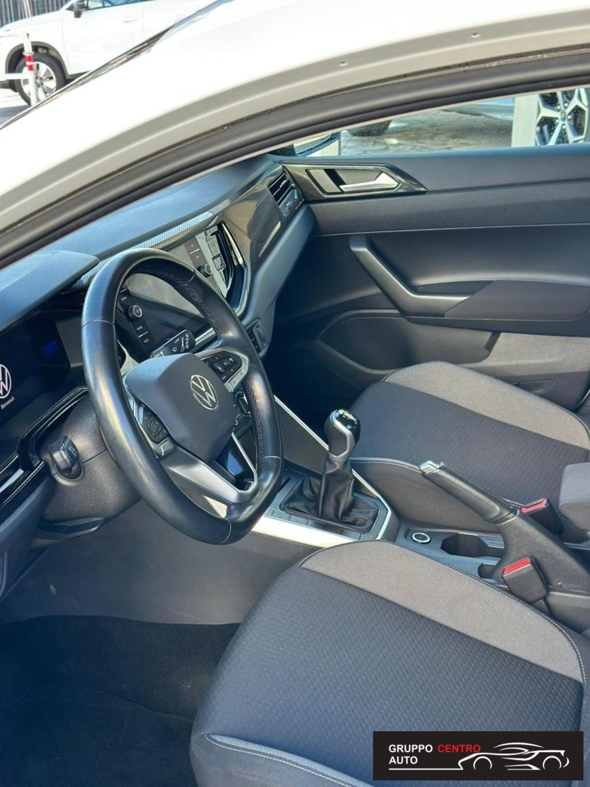 Volkswagen Polo 1.0 tsi Life 95cv (6)