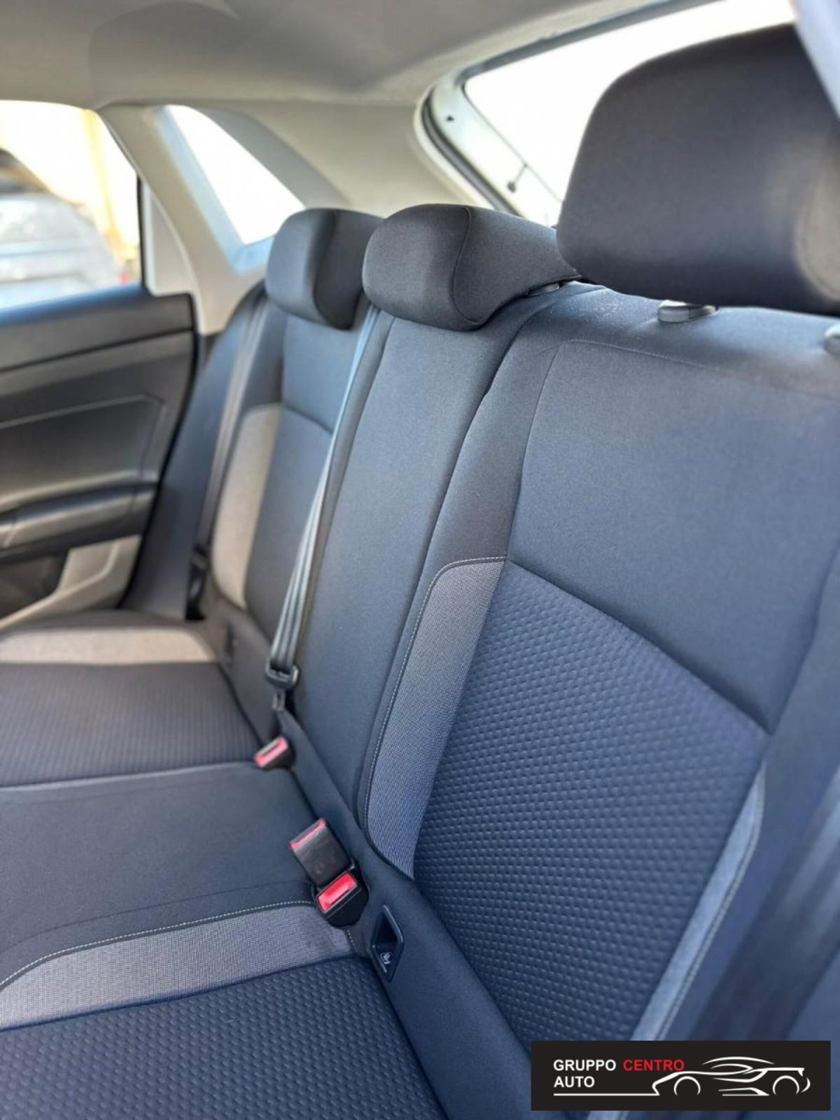 Volkswagen Polo 1.0 tsi Life 95cv (9)