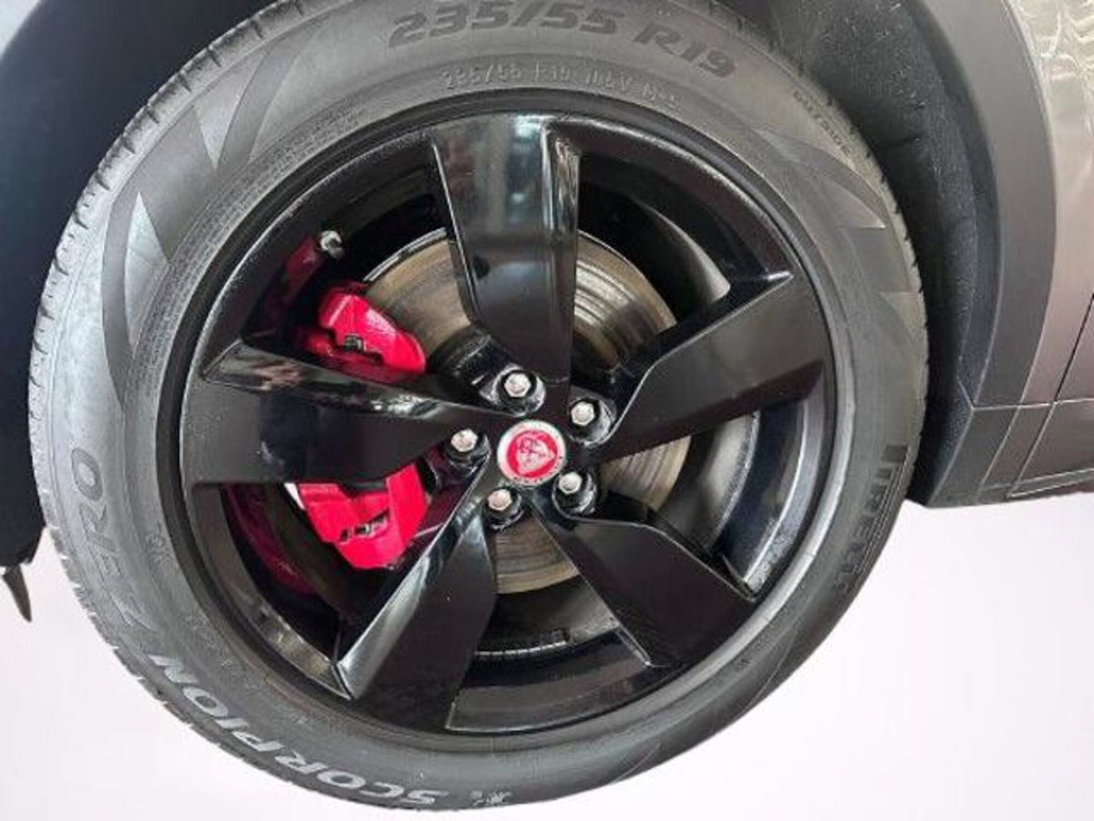 Jaguar E-Pace 2.0D 150 CV AWD aut. Chequered Flag (3)