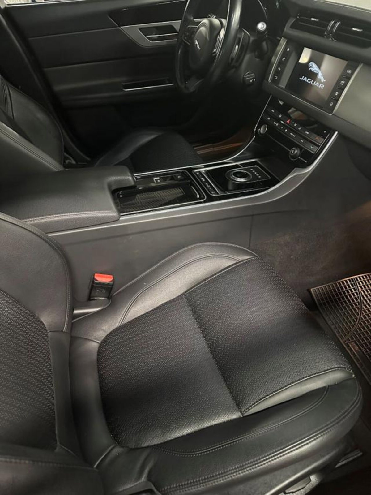 Jaguar XF 2.0 D 180 CV aut. Prestige (2)
