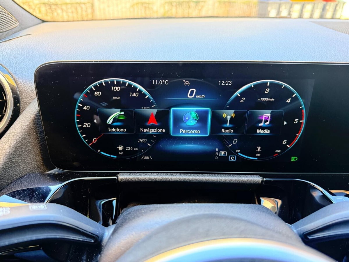 Mercedes-Benz GLA SUV 200 d Automatic Sport (10)