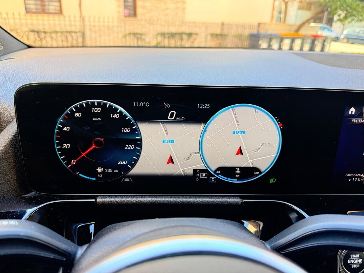 Mercedes-Benz GLA SUV 200 d Automatic Sport (11)