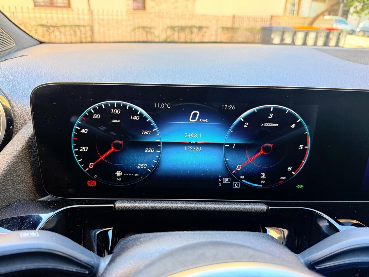 Mercedes-Benz GLA SUV 200 d Automatic Sport (12)