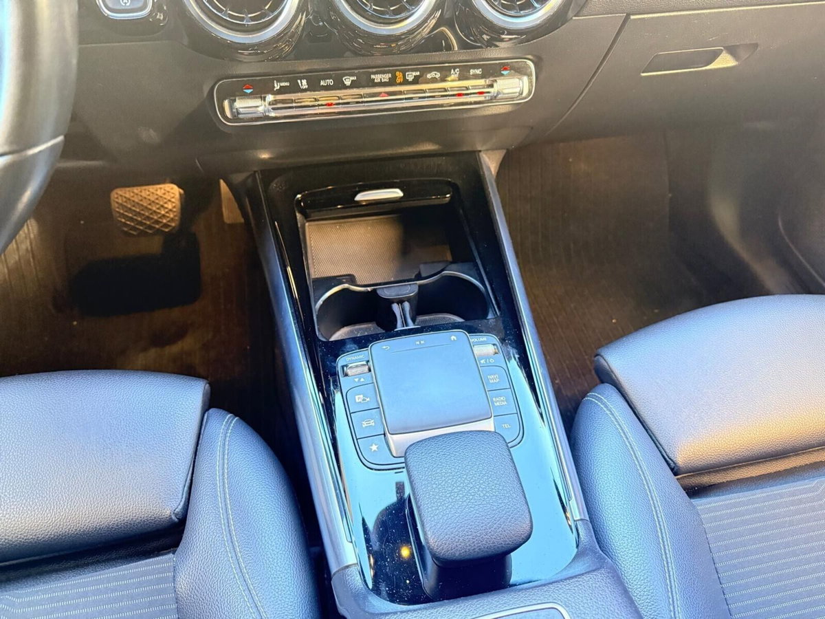 Mercedes-Benz GLA SUV 200 d Automatic Sport (15)