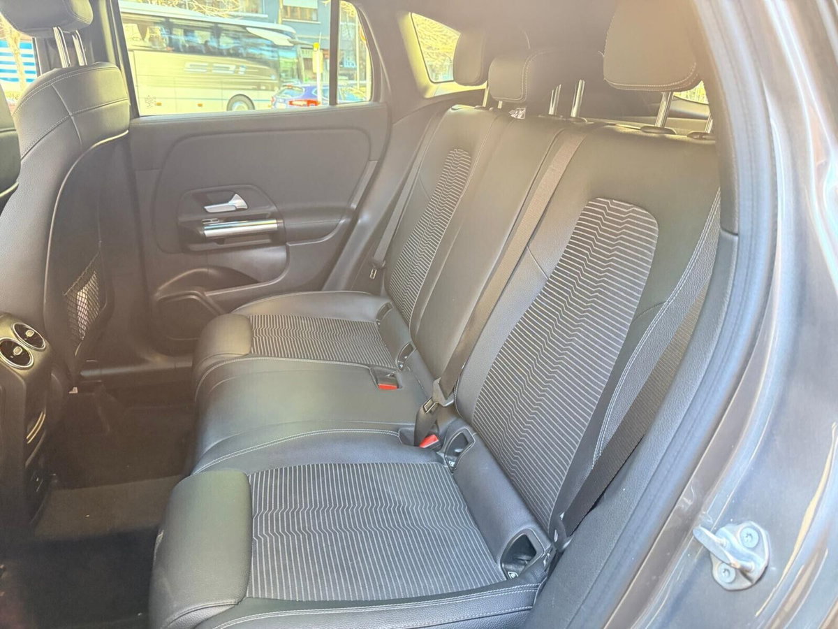 Mercedes-Benz GLA SUV 200 d Automatic Sport (18)