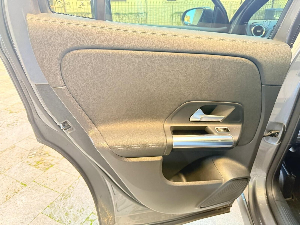 Mercedes-Benz GLA SUV 200 d Automatic Sport (19)