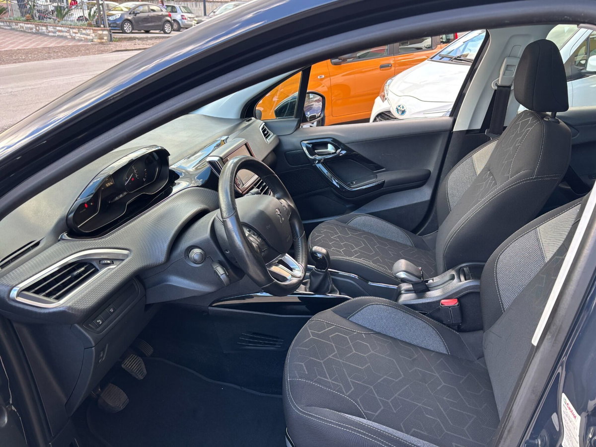 Peugeot 2008 BlueHDi 100 S&S Allure (11)