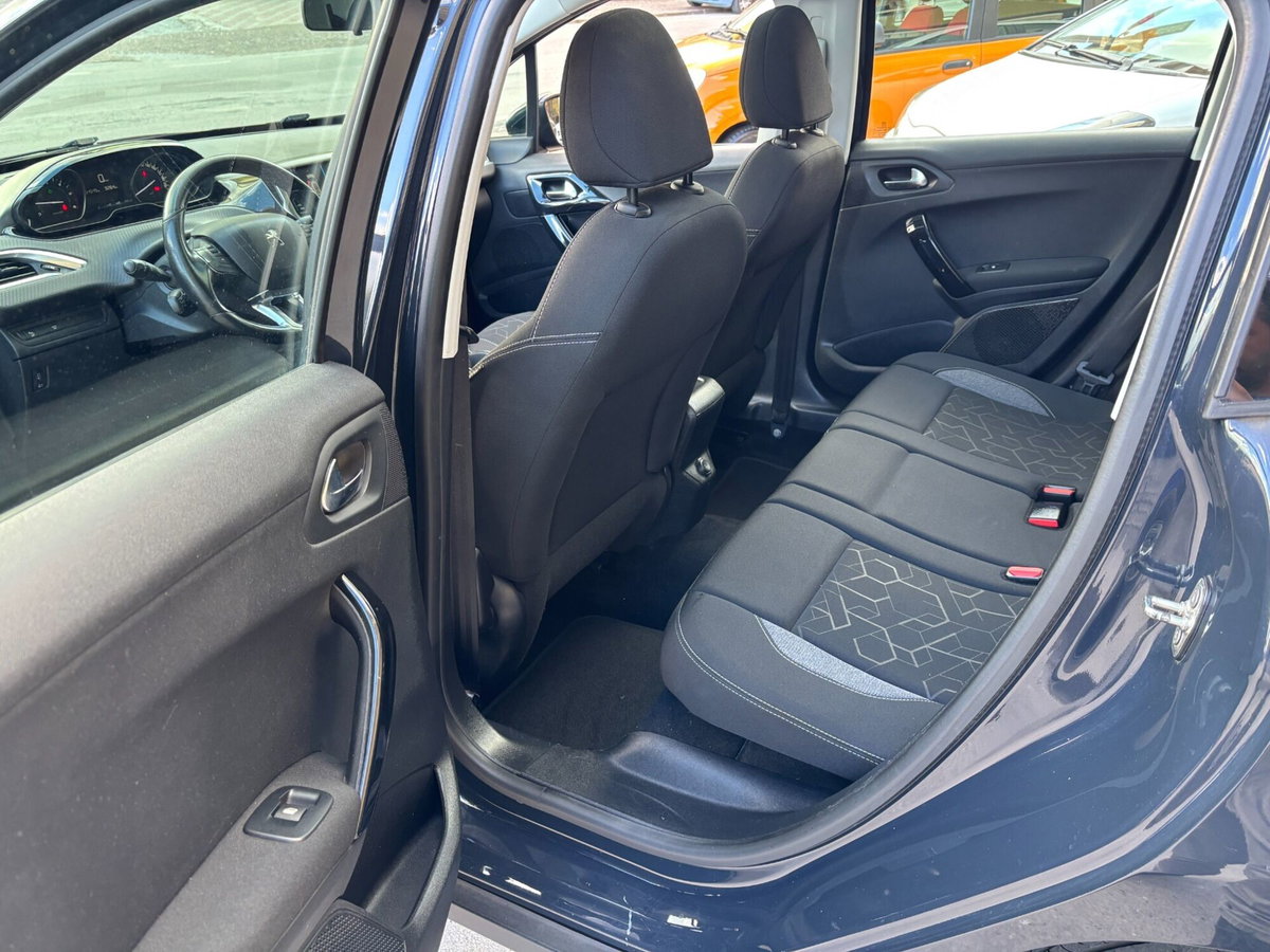 Peugeot 2008 BlueHDi 100 S&S Allure (13)