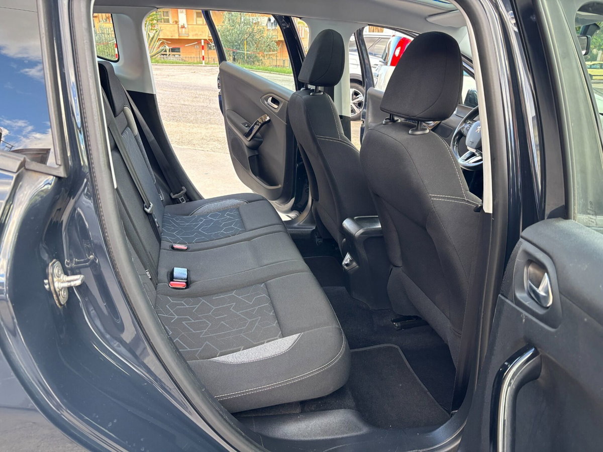 Peugeot 2008 BlueHDi 100 S&S Allure (16)