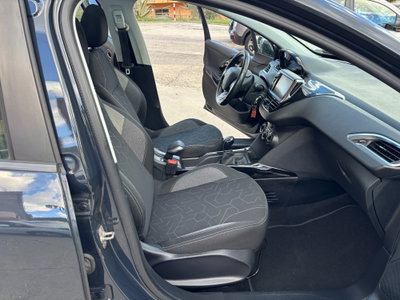 Peugeot 2008 BlueHDi 100 S&S Allure (19)