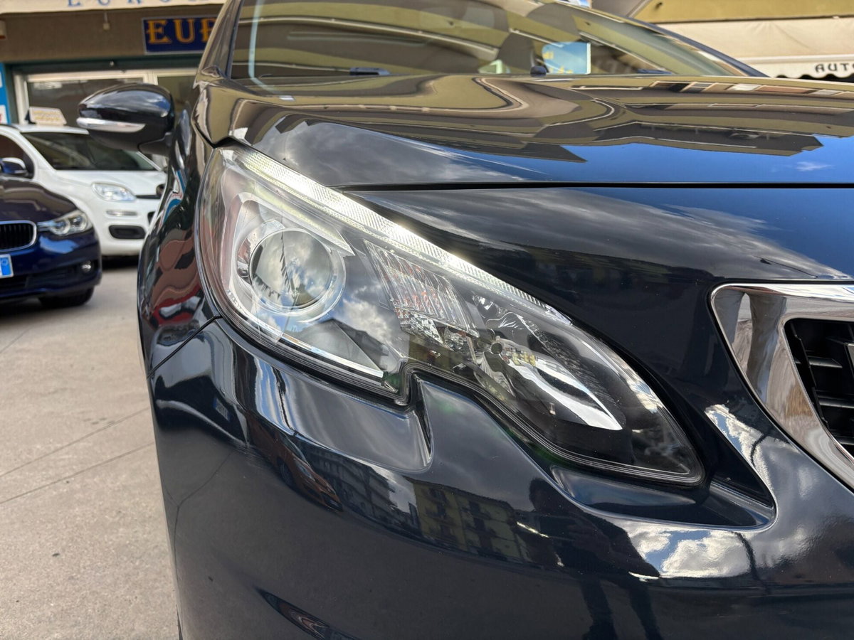 Peugeot 2008 BlueHDi 100 S&S Allure (4)