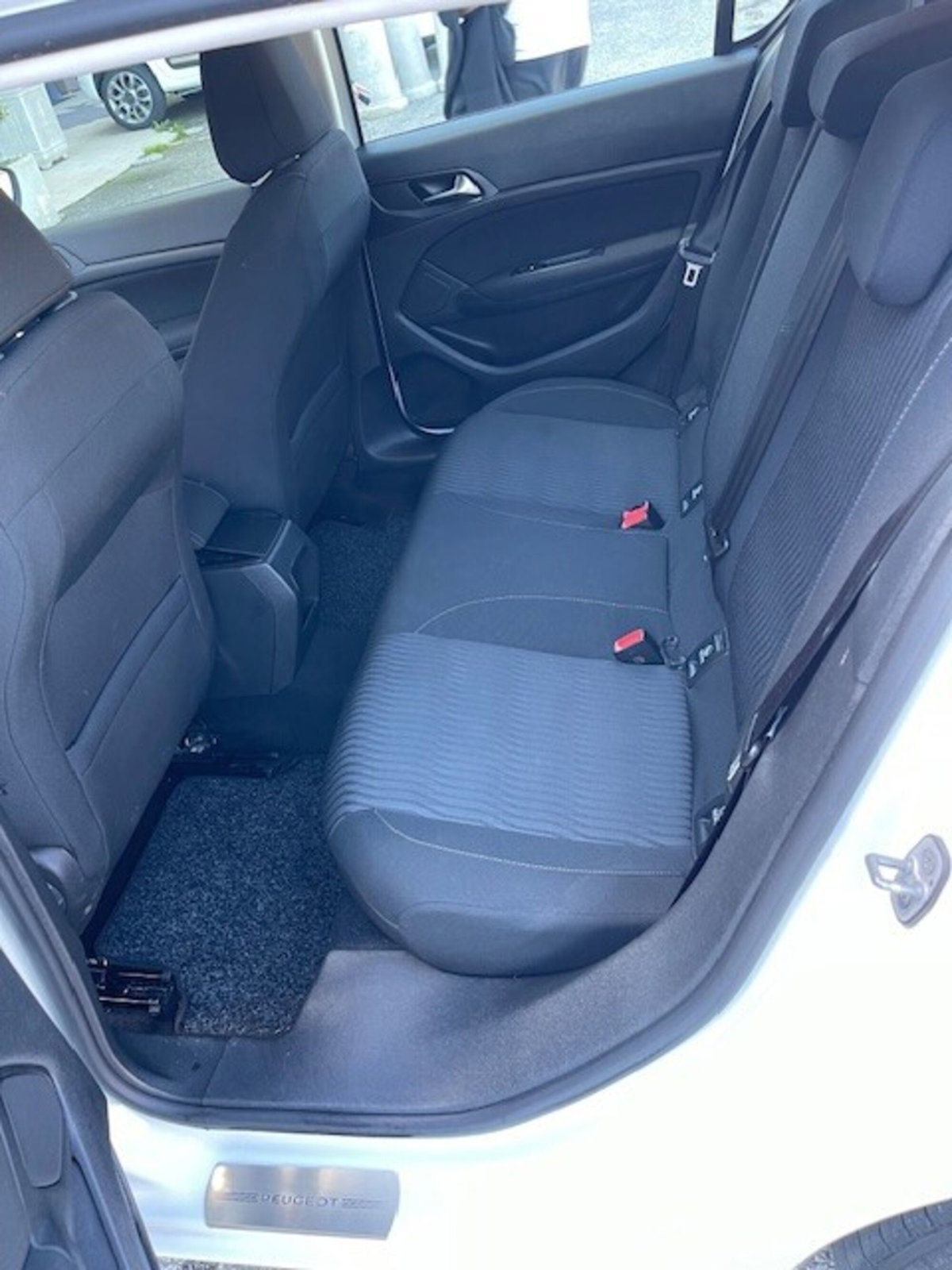 Peugeot 308 BlueHDi 100 S&S Business (12)