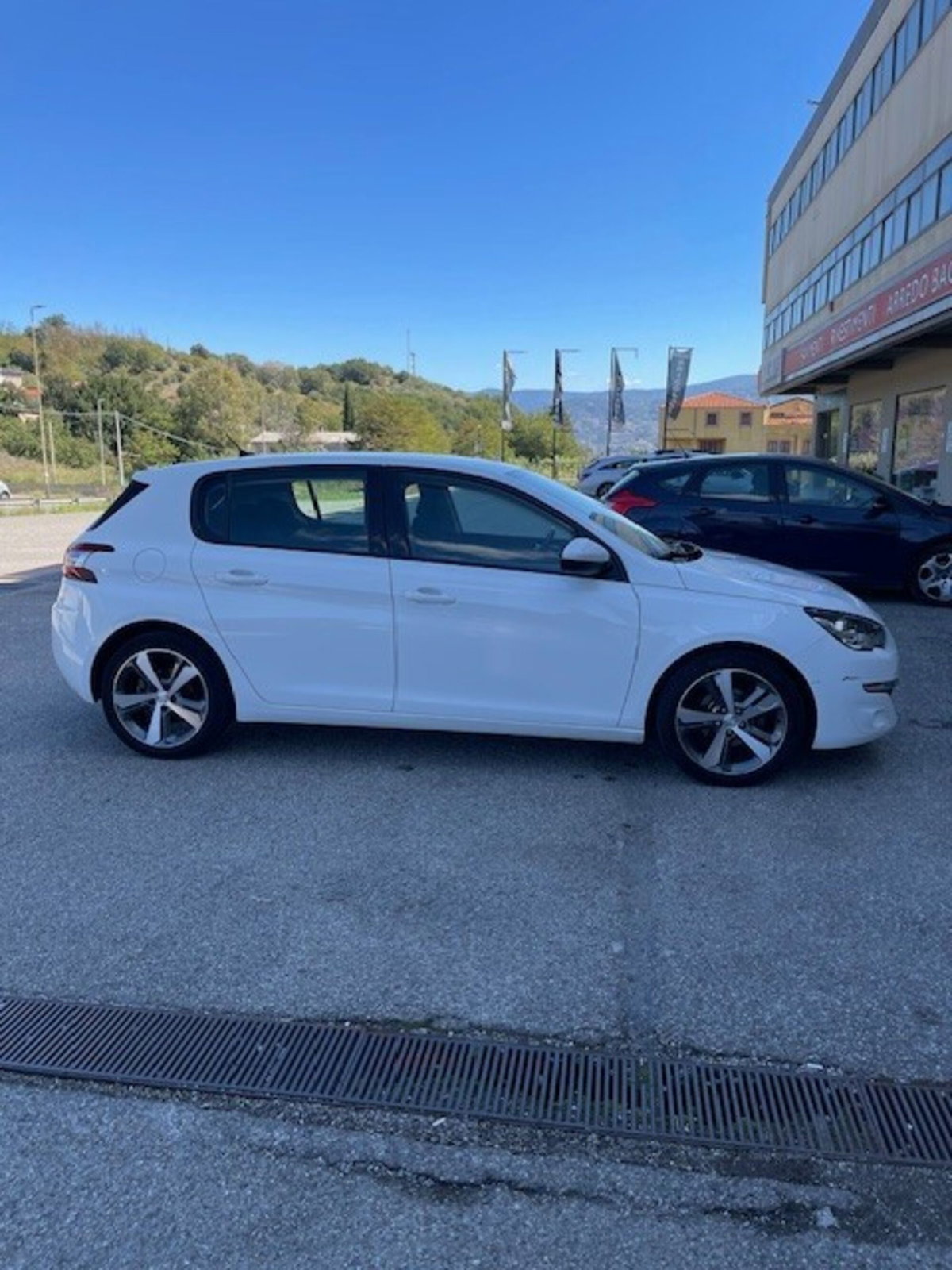 Peugeot 308 BlueHDi 100 S&S Business (2)