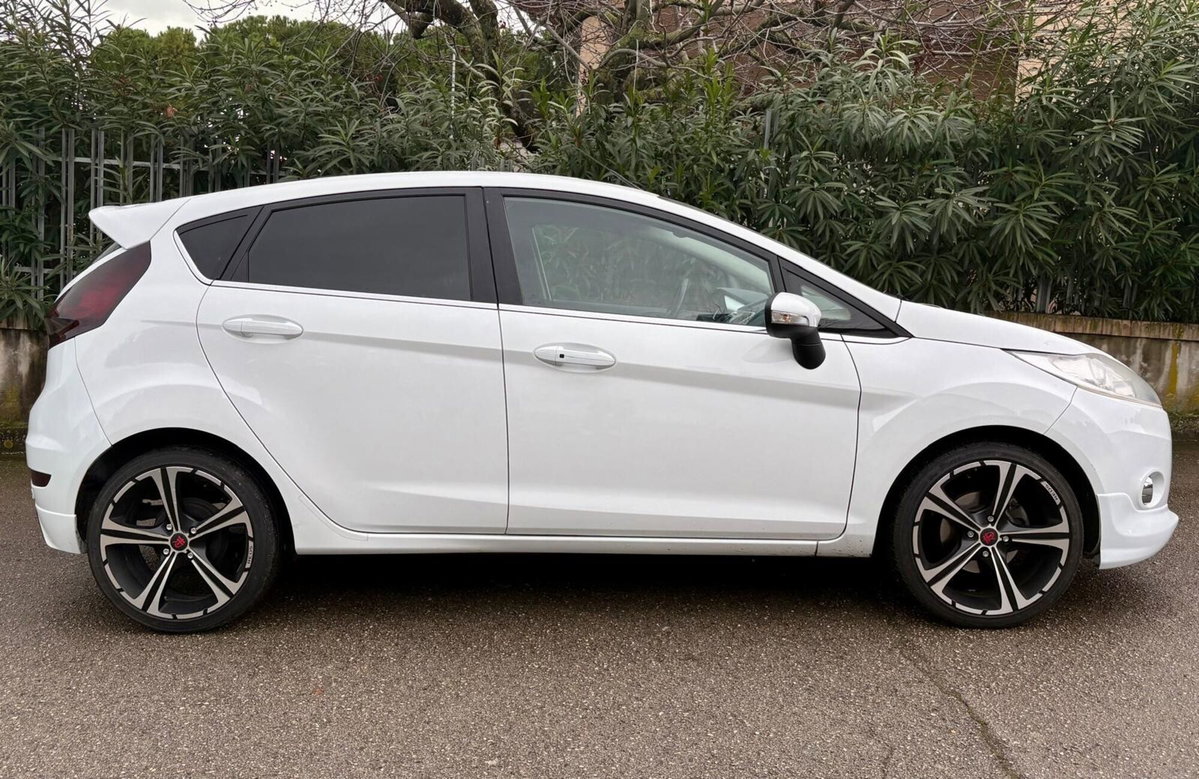 Ford Fiesta 1.6 TDCi 95 CV 5p. Titanium (3)