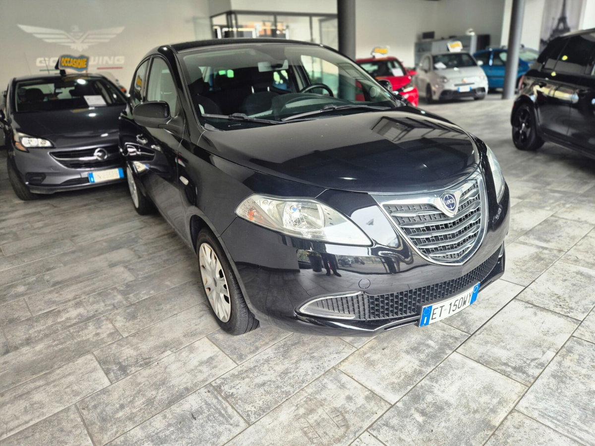 Lancia Ypsilon 1.2 69 CV 5 porte Silver