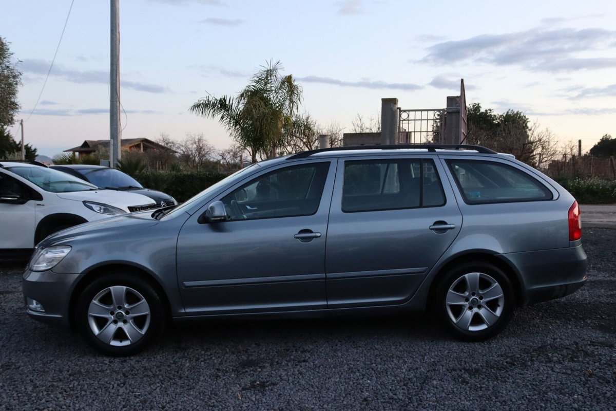 Skoda Octavia Station Wagon 1.6 TDI CR F.AP. DSG Wagon Elegance (2)