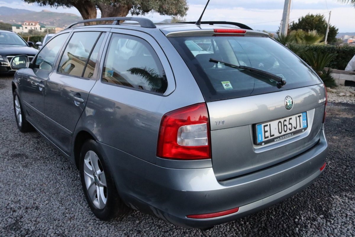 Skoda Octavia Station Wagon 1.6 TDI CR F.AP. DSG Wagon Elegance (3)
