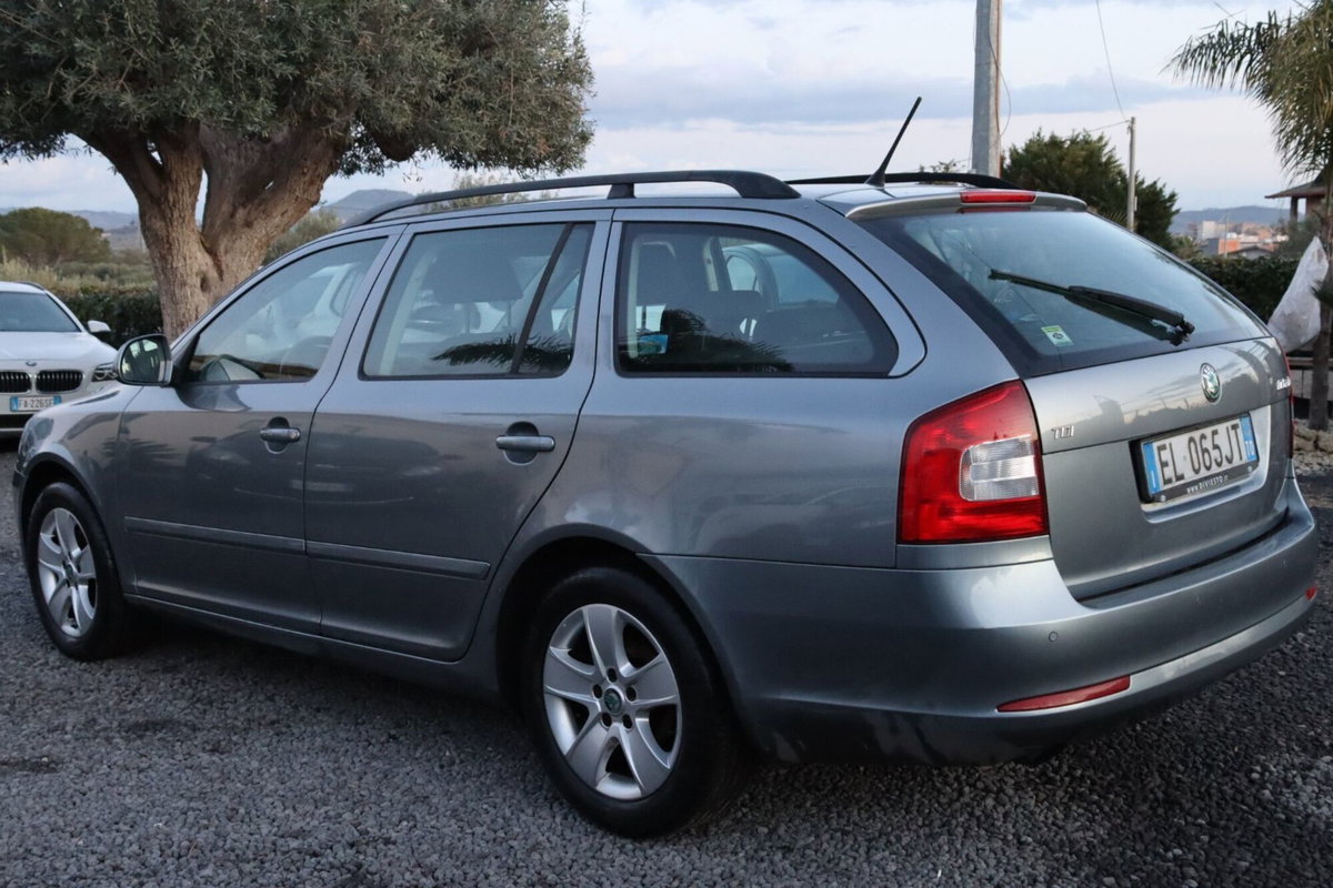 Skoda Octavia Station Wagon 1.6 TDI CR F.AP. DSG Wagon Elegance (4)