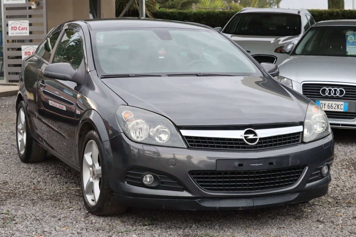 Opel Astra GTC 1.7 CDTI 110CV 3 porte Cosmo