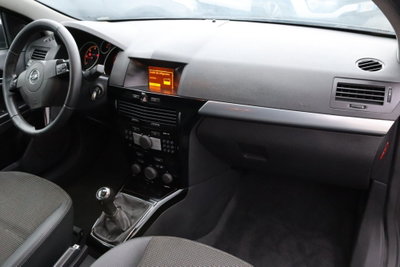 Opel Astra GTC 1.7 CDTI 110CV 3 porte Cosmo (13)