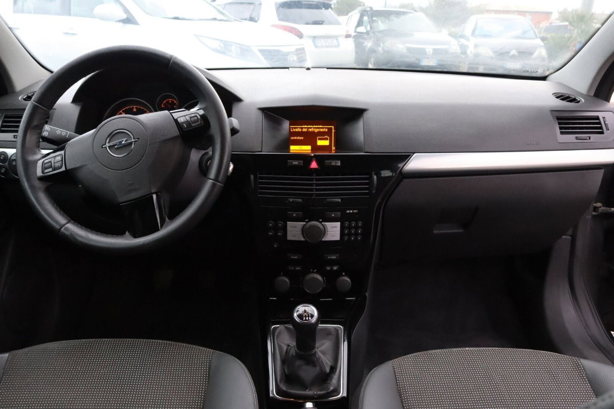 Opel Astra GTC 1.7 CDTI 110CV 3 porte Cosmo (14)