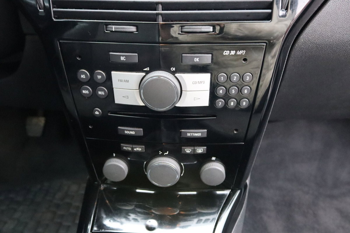 Opel Astra GTC 1.7 CDTI 110CV 3 porte Cosmo (17)