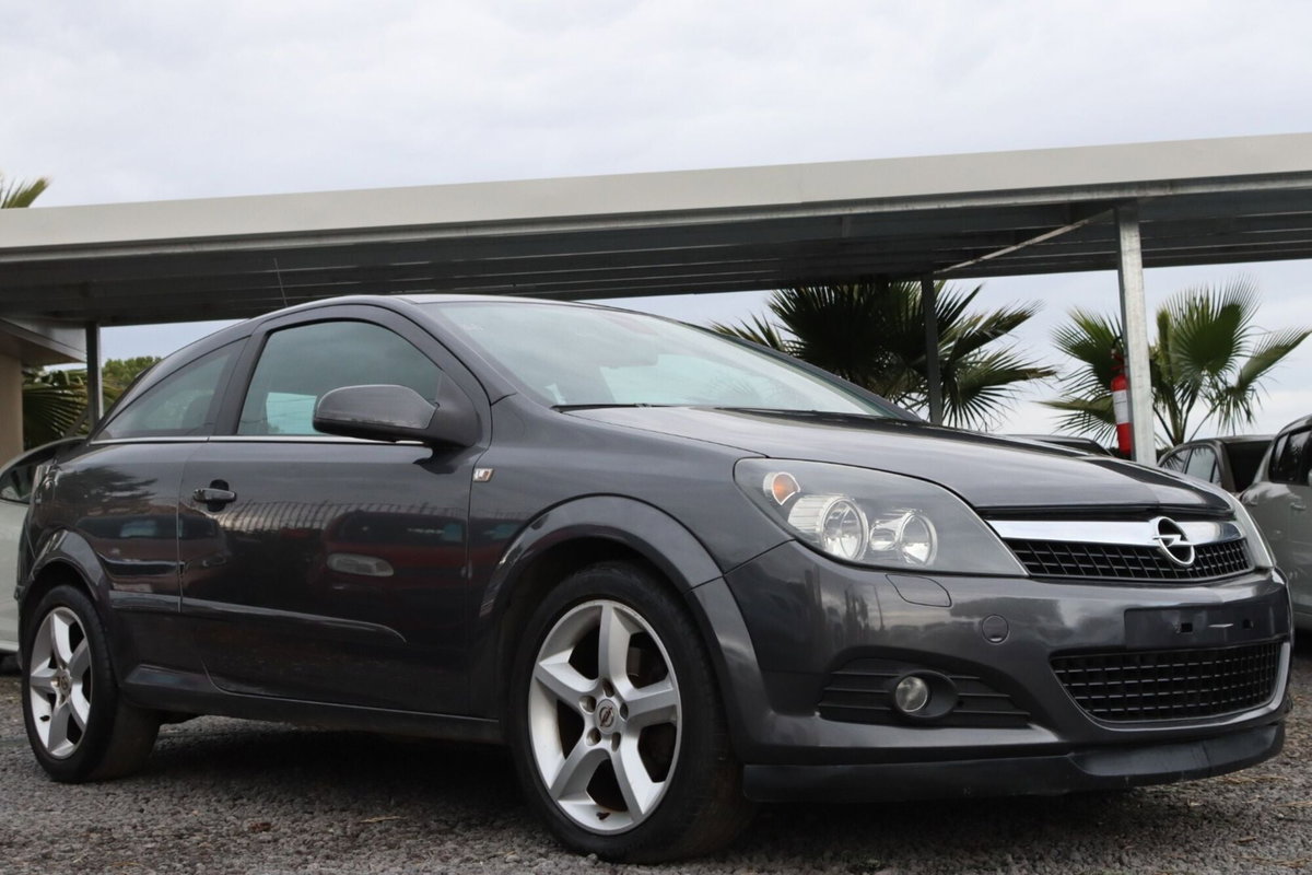 Opel Astra GTC 1.7 CDTI 110CV 3 porte Cosmo (18)
