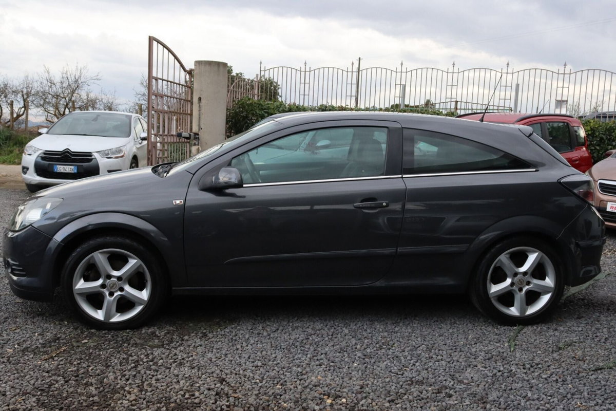 Opel Astra GTC 1.7 CDTI 110CV 3 porte Cosmo (4)