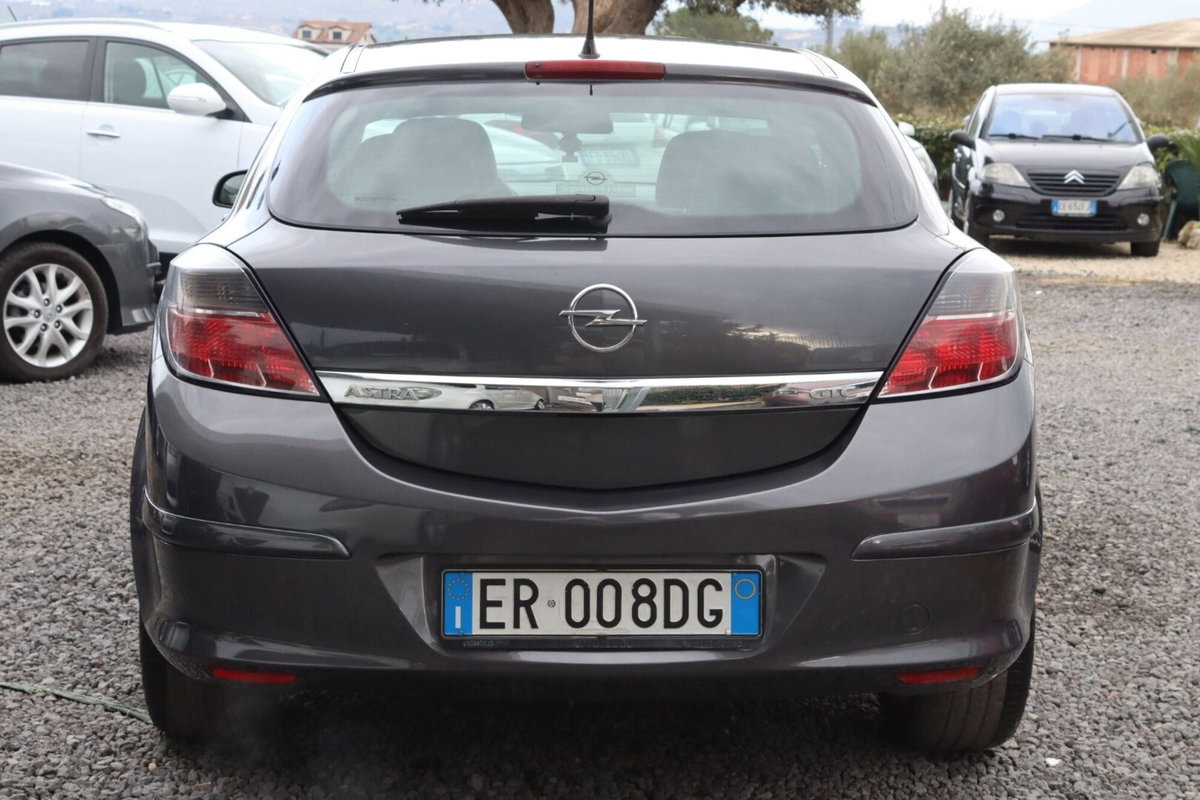 Opel Astra GTC 1.7 CDTI 110CV 3 porte Cosmo (6)
