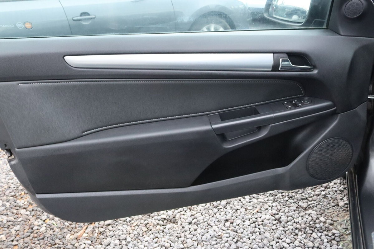 Opel Astra GTC 1.7 CDTI 110CV 3 porte Cosmo (8)